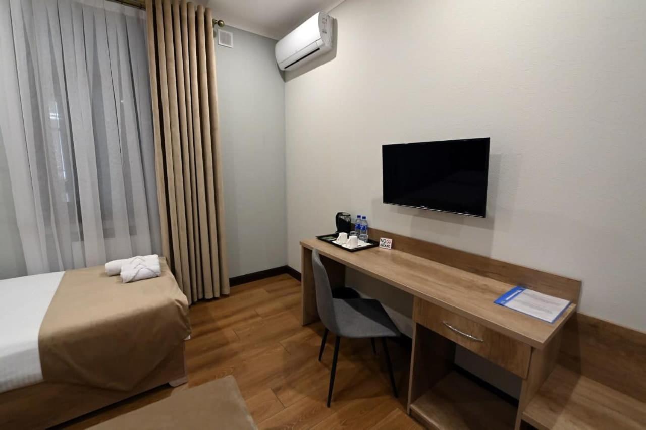 Hotel Atlas Elite Tasjkent Exteriör bild